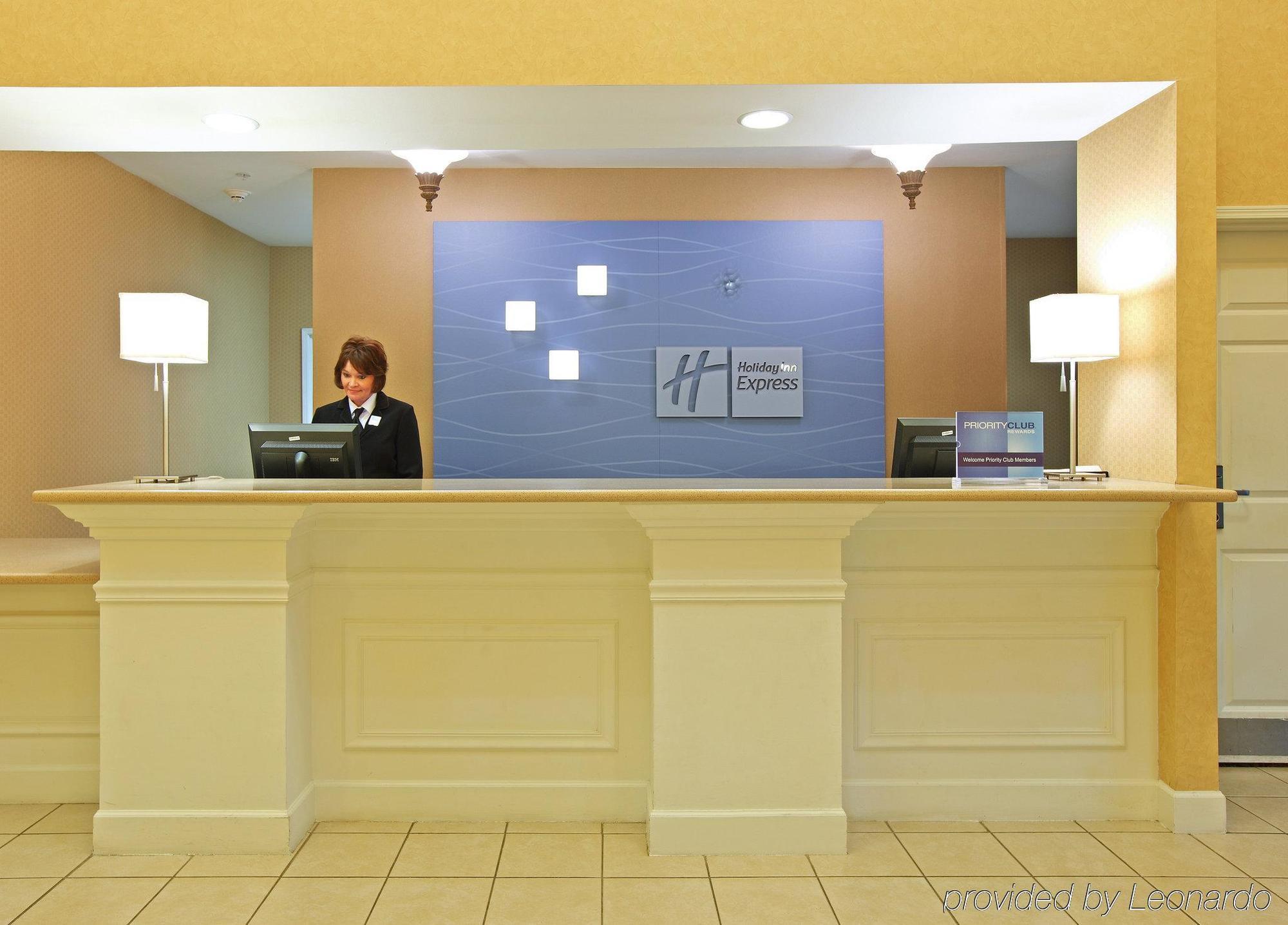 Holiday Inn Express & Suites Magnolia-Lake Columbia Інтер'єр фото