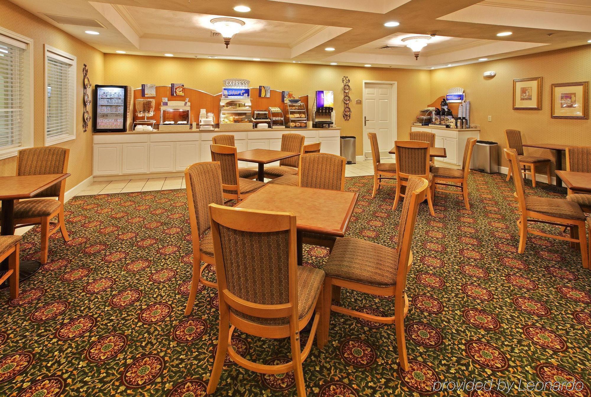 Holiday Inn Express & Suites Magnolia-Lake Columbia Ресторан фото