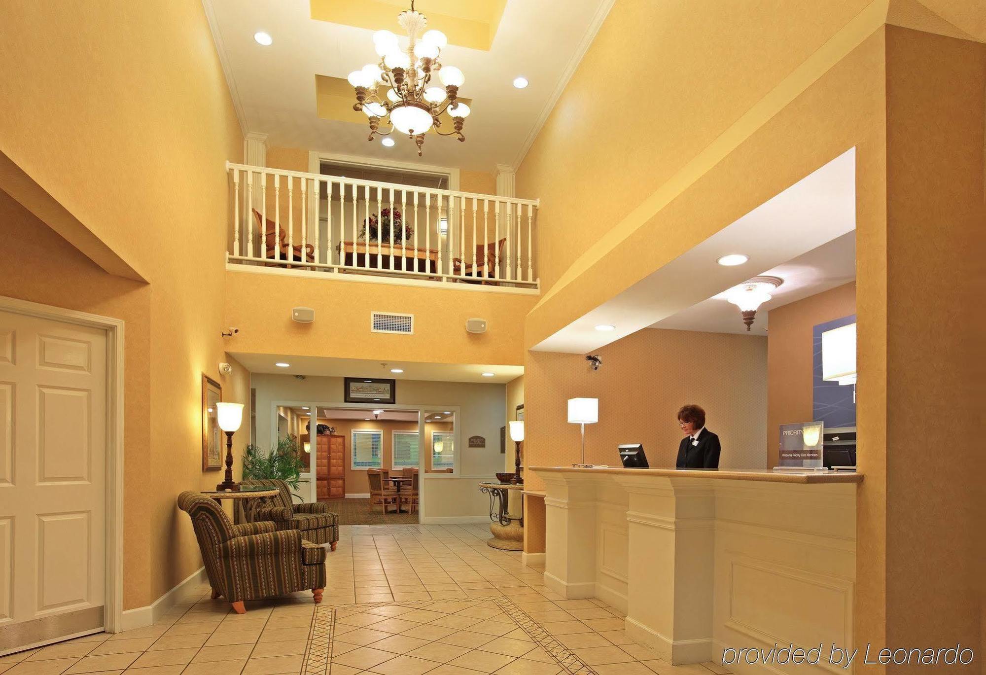 Holiday Inn Express & Suites Magnolia-Lake Columbia Інтер'єр фото