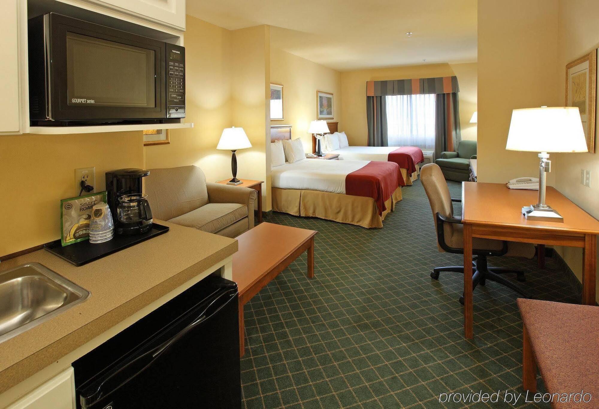 Holiday Inn Express & Suites Magnolia-Lake Columbia Екстер'єр фото
